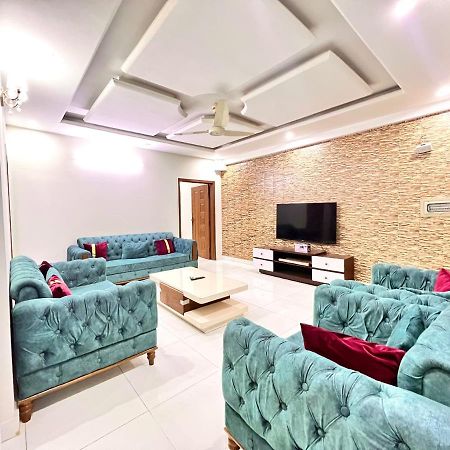 Luxury 3 Bedrooms Apartment Lounge+Kitchen Air-Conditioning And Wifi E11 Islamabad Exterior photo