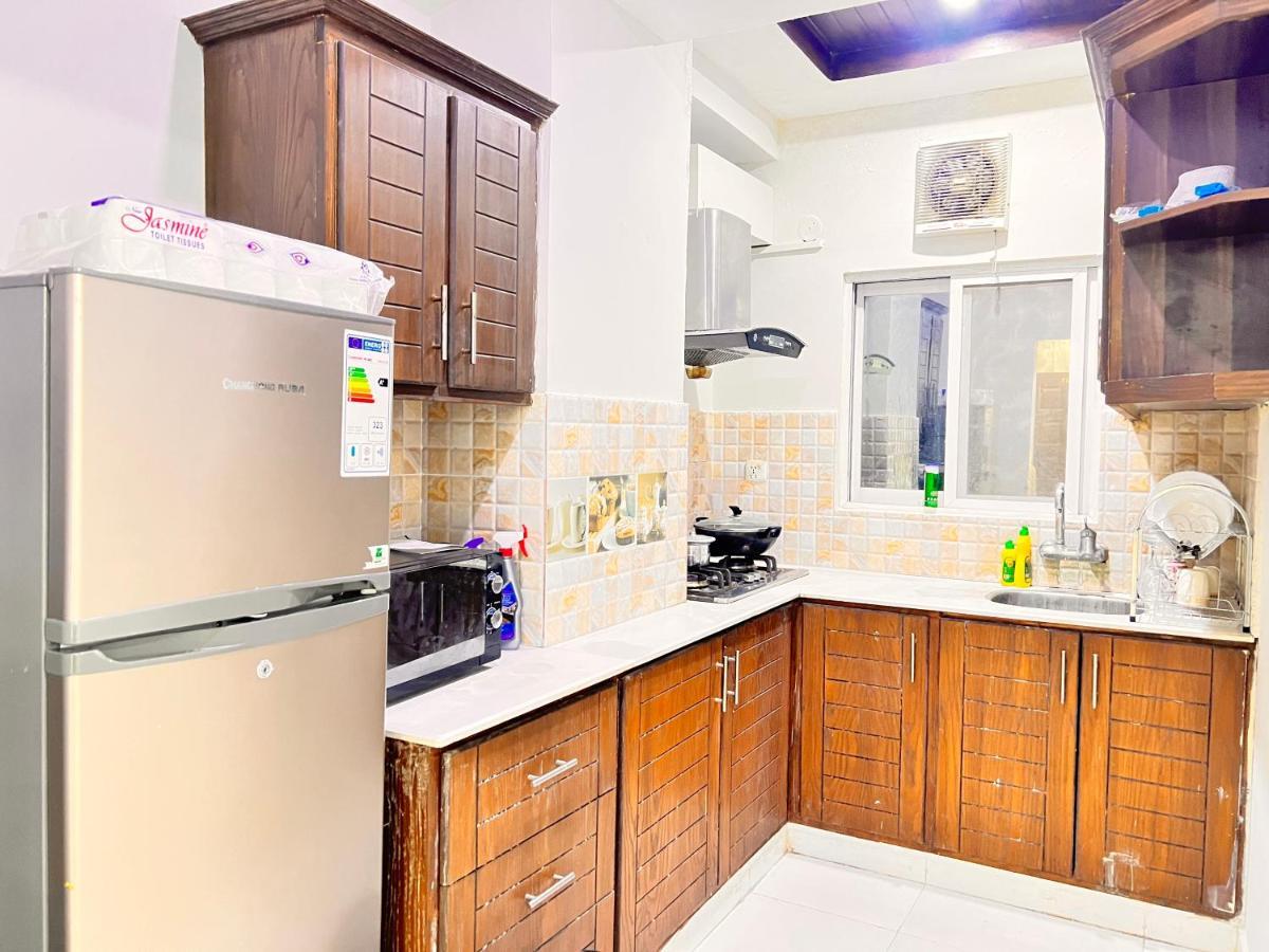 Luxury 3 Bedrooms Apartment Lounge+Kitchen Air-Conditioning And Wifi E11 Islamabad Exterior photo