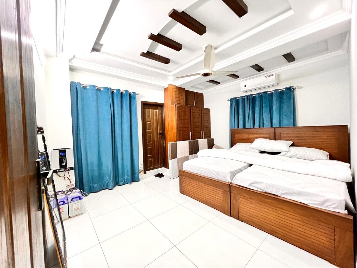 Luxury 3 Bedrooms Apartment Lounge+Kitchen Air-Conditioning And Wifi E11 Islamabad Exterior photo