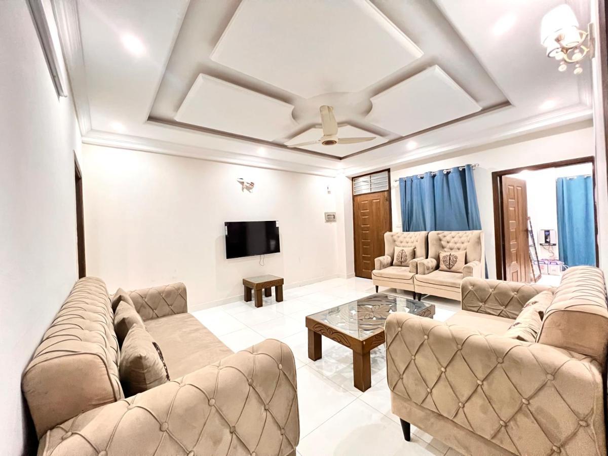 Luxury 3 Bedrooms Apartment Lounge+Kitchen Air-Conditioning And Wifi E11 Islamabad Exterior photo