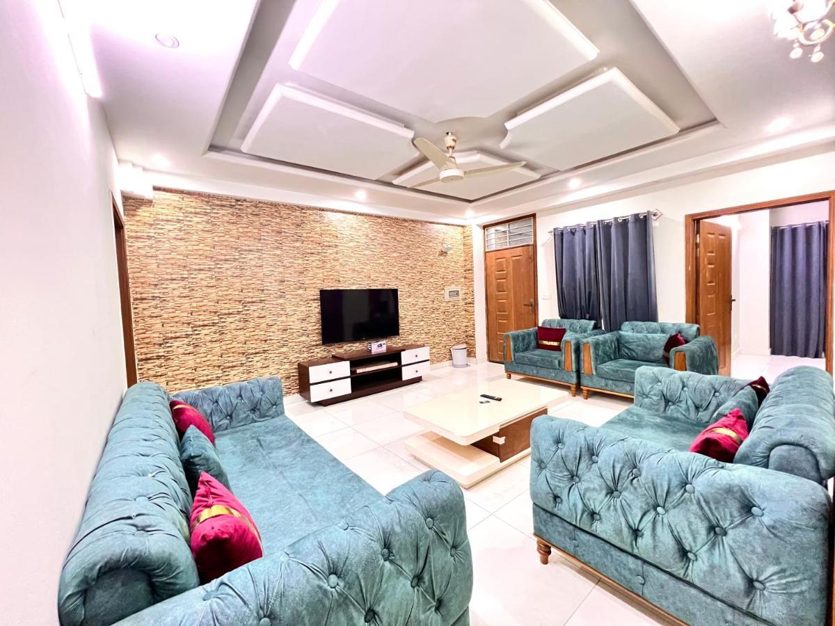 Luxury 3 Bedrooms Apartment Lounge+Kitchen Air-Conditioning And Wifi E11 Islamabad Exterior photo